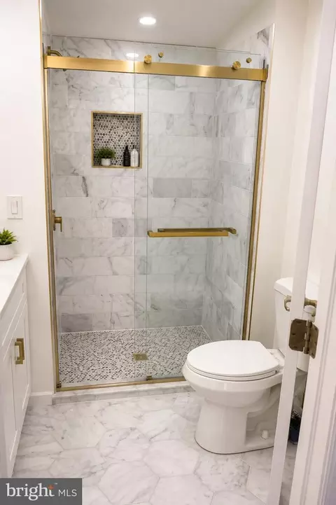 Bath - 21 Rowand Way E, Clementon, NJ 08021 photo 1 of 4