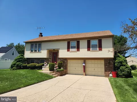 8205 Corbett Rd, Pennsauken, NJ 08109