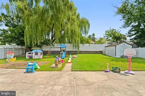 Exterior - 21 Grant Dr, Clementon, NJ 08021 photo 4 of 4