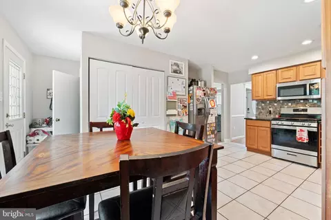 Entry Way - 21 Grant Dr, Clementon, NJ 08021 photo 3 of 7