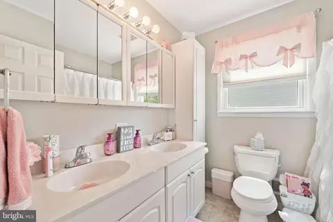 Bath - 21 Grant Dr, Clementon, NJ 08021 photo 3 of 3