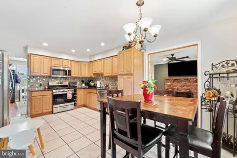Kitchen - 21 Grant Dr, Clementon, NJ 08021 photo 2 of 3