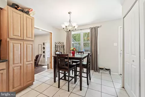 Entry Way - 21 Grant Dr, Clementon, NJ 08021 photo 2 of 7