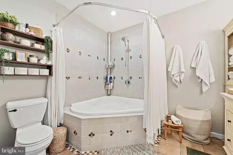 Bath - 21 Grant Dr, Clementon, NJ 08021 photo 1 of 3