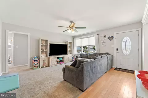 Entry Way - 21 Grant Dr, Clementon, NJ 08021 photo 1 of 7