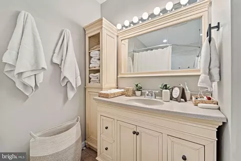 Bath - 21 Grant Dr, Clementon, NJ 08021 photo 2 of 3