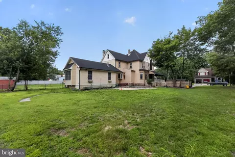 Exterior - 524 Beech Ave, Laurel Springs, NJ 08021 photo 2 of 7
