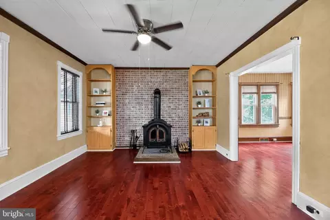 Living - 524 Beech Ave, Laurel Springs, NJ 08021 photo 3 of 7