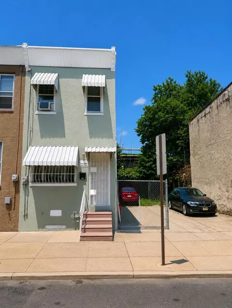 825 Spruce St, Camden, NJ 08103