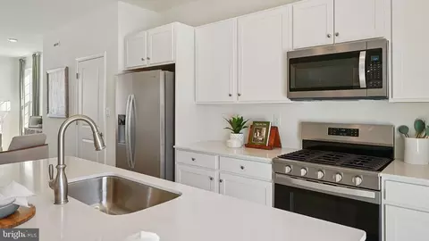 Entry Way - 33 Clementon Rd E, Gibbsboro, NJ 08026 photo 10 of 15