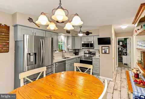Kitchen - 15 Eagle Ct, Sicklerville, NJ 08081 photo 1 of 3