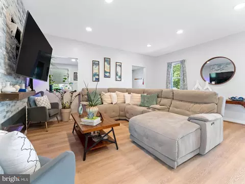 Living - 329 3rd Ave, Lindenwold, NJ 08021 photo 1 of 2