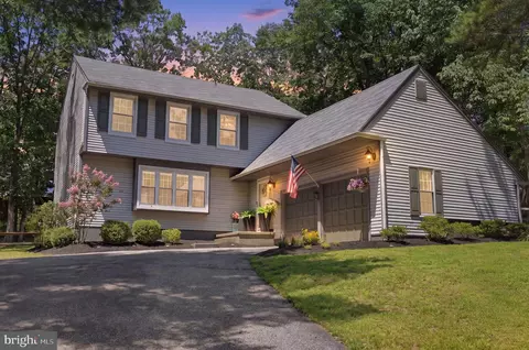 10 Beacon Pl, Voorhees, NJ 08043
