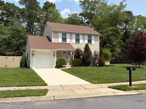 11 Acorn Ct, Sicklerville, NJ 08081