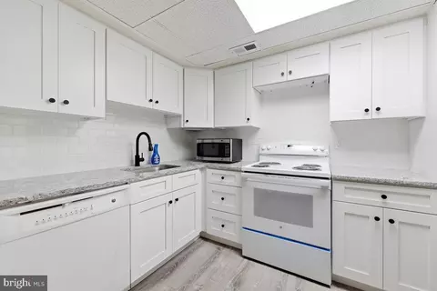 906 Timber Creek Rd, Clementon, NJ 08021