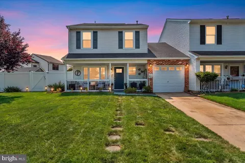 67 Hopewell Ln, Sicklerville, NJ 08081