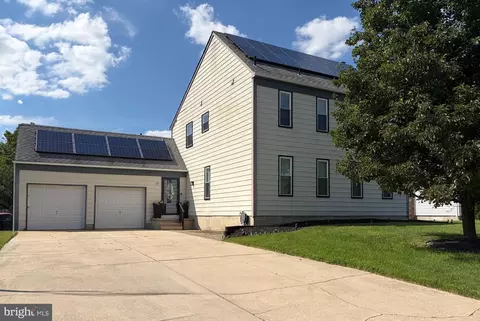 11 Fox Chase Dr, Blackwood, NJ 08012