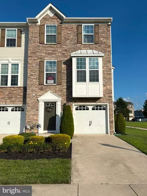 47 Village Green Ln, Sicklerville, NJ 08081