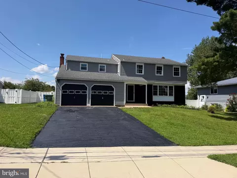 4 Bellows Ln, Cherry Hill, NJ 08002