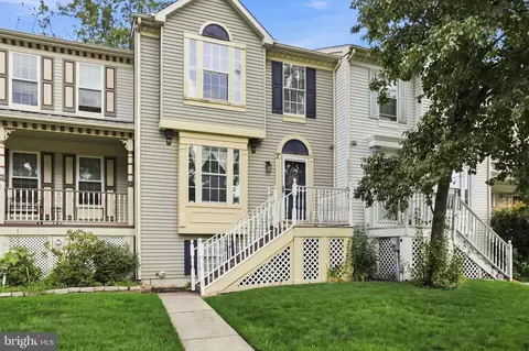 8 Wagon Wheel Dr, Sicklerville, NJ 08081