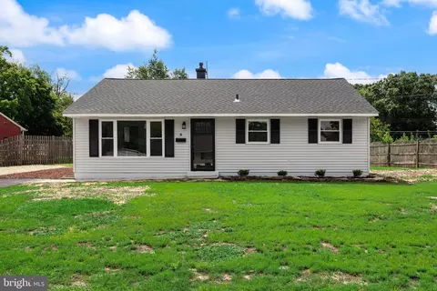 6 Holly Dr, West Berlin, NJ 08091