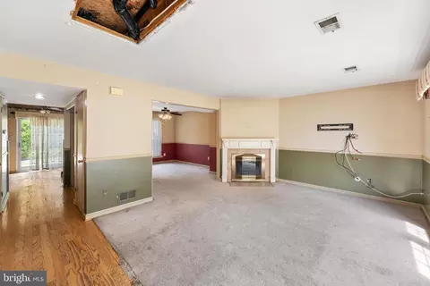 Living - 5 Glenn Alpine Ct, Clementon, NJ 08021 photo 1 of 5