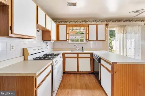 Kitchen - 5 Glenn Alpine Ct, Clementon, NJ 08021 photo 3 of 4