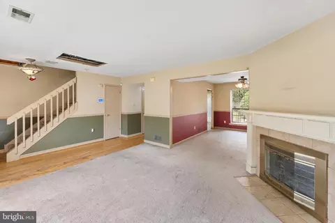Living - 5 Glenn Alpine Ct, Clementon, NJ 08021 photo 3 of 5