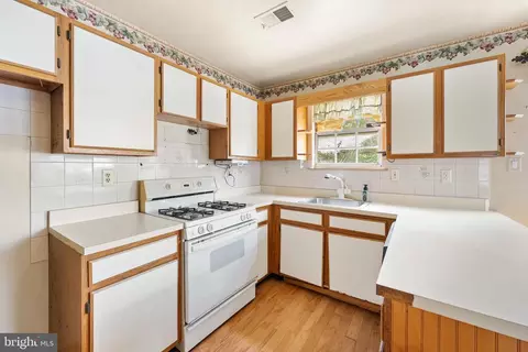 Kitchen - 5 Glenn Alpine Ct, Clementon, NJ 08021 photo 4 of 4