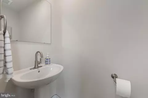 Bath - 112 Rowand Way E, Clementon, NJ 08021 photo 1 of 1