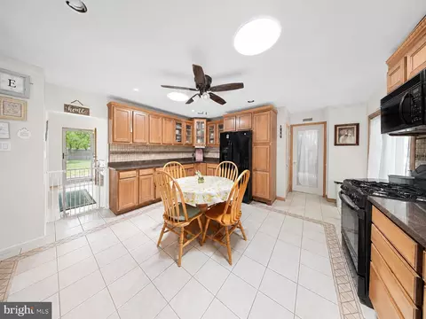 Kitchen - 23 Summit Ave, Berlin, NJ 08009 photo 3 of 4