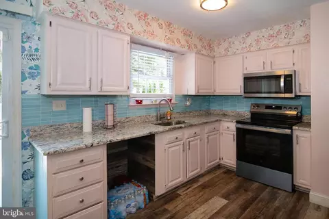 Kitchen - 3 Eagle Ct, Sicklerville, NJ 08081 photo 2 of 2