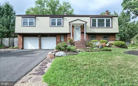 1939 Birchwood Park Dr N, Cherry Hill, NJ 08003