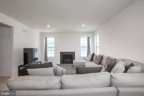 Living - 41 Champlain St, Sicklerville, NJ 08081 photo 3 of 4