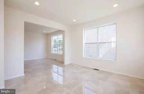 Living - 41 Champlain St, Sicklerville, NJ 08081 photo 2 of 4