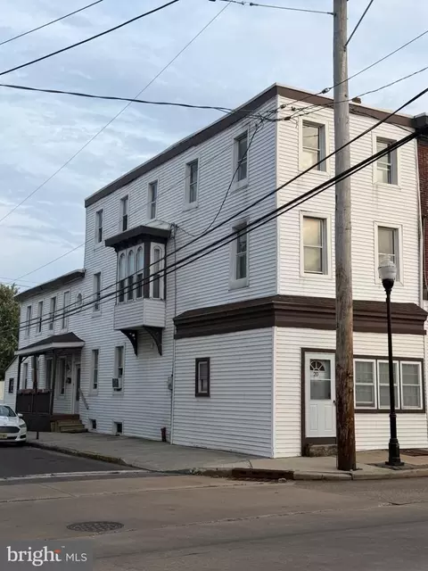 20 N King St, Gloucester City, NJ 08030