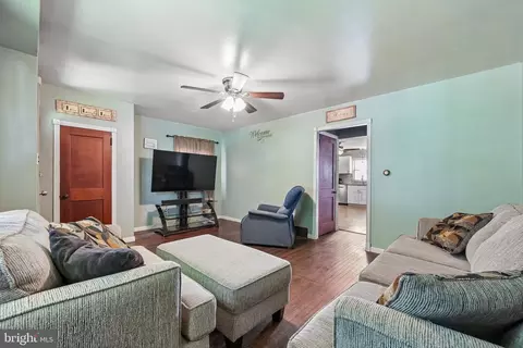 Entry Way - 704 W Evesham Rd, Glendora, NJ 08029 photo 2 of 8