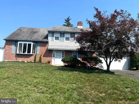2 Thornhill Rd, Cherry Hill, NJ 08003