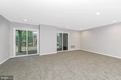 Living - 608 Bromley Est, Pine Hill, NJ 08021 photo 2 of 4