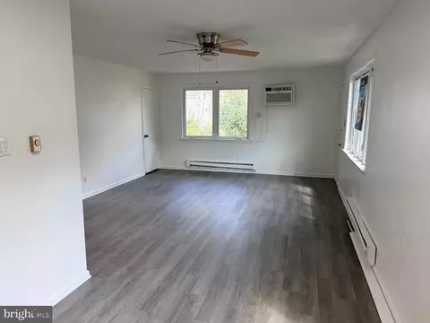Living - 194 Elmtowne Blvd, Hammonton, NJ 08037 photo 1 of 4
