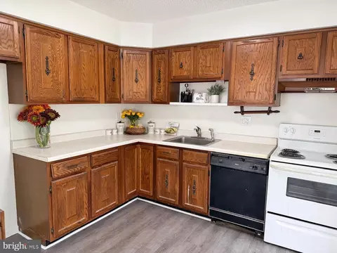 Kitchen - 194 Elmtowne Blvd, Hammonton, NJ 08037 photo 3 of 3
