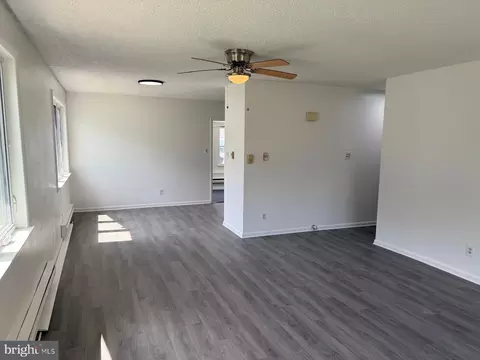 Living - 194 Elmtowne Blvd, Hammonton, NJ 08037 photo 4 of 4