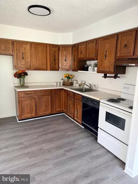 Kitchen - 194 Elmtowne Blvd, Hammonton, NJ 08037 photo 1 of 3
