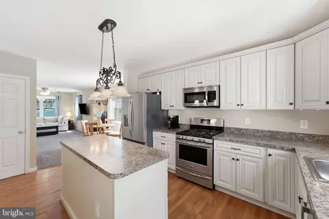 327 Walnut Ave, Oaklyn, NJ 08107