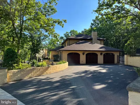 40 Chippenham Dr, Voorhees, NJ 08043