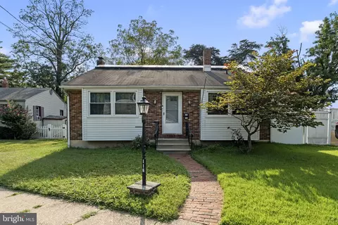 116 Lake Dr, Brooklawn, NJ 08030