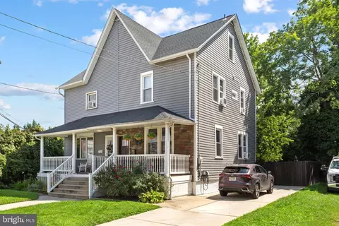 18 W Pine St, Audubon, NJ 08106