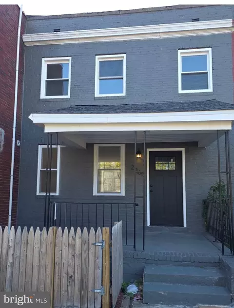 2365 S 8th St, Camden, NJ 08104
