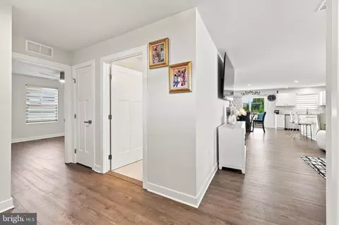 Entry Way - 42 Senators Way, Berlin, NJ 08009 photo 2 of 4