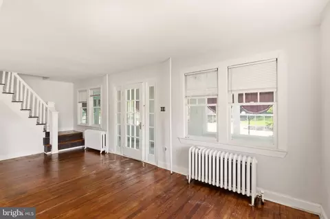 Living - 620 Erial Rd, Pine Hill, NJ 08021 photo 2 of 10